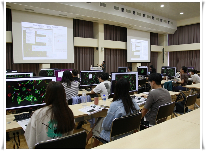 助教與學員互動教學
